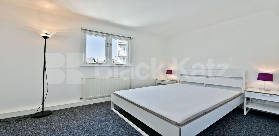 			UNDER OFFER , 4 Bedroom, 1 bath, 1 reception Mews House			 Heritage Place, Earlsfield